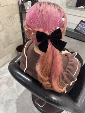 アキオドットヘアー(AKIO.hair) ライブでお揃いアレンジにしませんか？編み込みサイドポニー