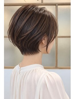 ヘアーズビースリー ポートサイドの写真/【横浜駅近×大人ショート】骨格・髪質に合わせた似合わせカットで、扱いやすいショート・ショートボブへ