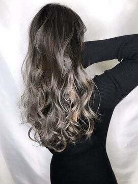 メリー(merry craftsman's factory) 外国人風バレイヤージュ、ハイライトカラーアッシュグレージュ