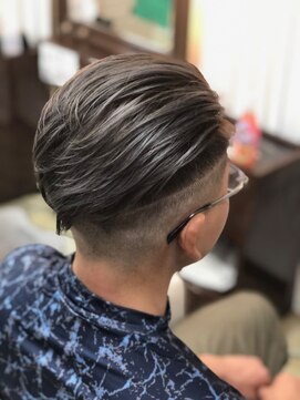 ヘアーメイクフィールヒルズ(FEEL HILLS) メンズフェードグレーヘア