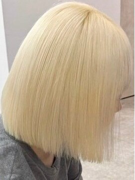 ウィコ 新宿(WICO) ホワイトブロンド[新宿駅/切りっぱなしボブ/エアリーロング]