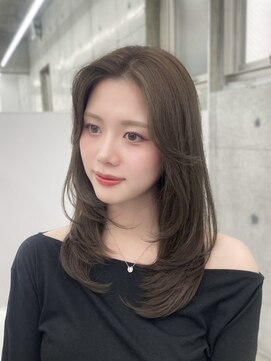 エヌアイ オモテサンドウ(ni omotesando) 韓国ミディアムレイヤー/オリーブベージュ/ブリーチなし 上野