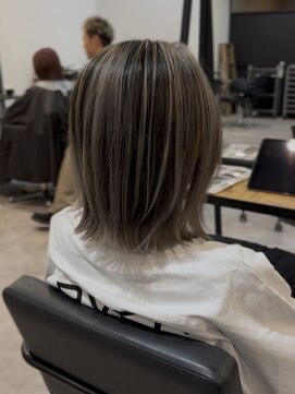 ナンバー(number+) 20代30代シャドールーツバレイヤージュブリーチ立体感透明感