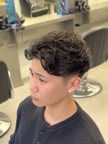 グルーマーズトウキョウ(GROOMER/S TOKYO)&nbsp;ラルフカール　フェード　海外風　センターパート　かきあげ