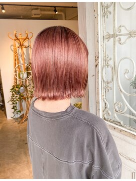 ノラ(Nora) ＊コーラルピンクな切りっぱなしボブ＊