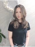 40代の可愛さ溢れるロングレイヤー＋バレイヤージュカラー
