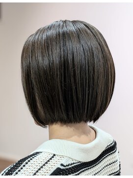 ウィスカーヘアー(whisker hair) 前下がりボブ　美髪　縮毛矯正