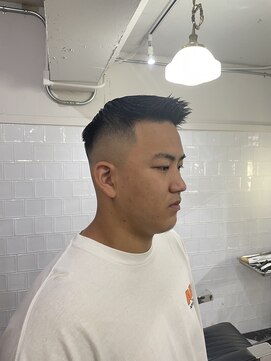 メリケンバーバーショップ フクオカ(MERICAN BARBERSHOP FUK) かき上げヘアショートレイアーくせ毛風パーマコンマヘアS18