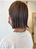 ベージュ×外はねボブ