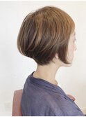 前髪短めの前下がりのショートボブ