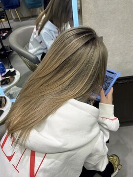 ニーナ ビューティーサロン(NINA Beauty Salon) シャドールーツ