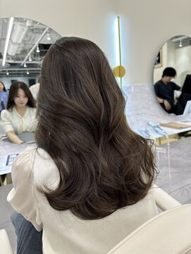 シェノン サントル(CHAINON CENTRE) デザインカラー/レイヤーカット/オリーブベージュ/ウェットヘア