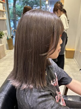 リタ(rita.) 小辻　ブリーチあり◎アッシュグレージュ×切りっぱなしロブ