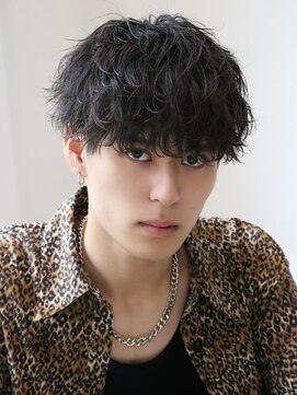 ネイビー(NAVY) 波巻きパーマ 刈り上げマッシュ メンズ束感