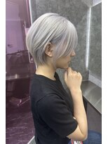 スライバイリアオオサカ(Sly By Ria OSAKA)&nbsp;シルバーカラー/ショートヘア/ケアブリーチ【梅田/大阪】