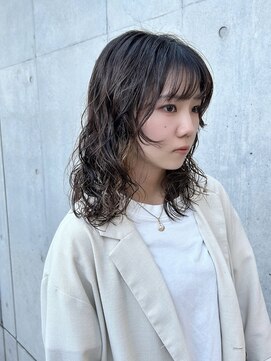 エクテ(ecouter) ミディアムレイヤーパーマミルクティーブラウンインナーカラー