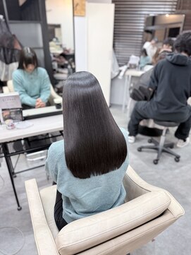 シシ 新宿(She 2.) 髪質改善/縮毛矯正/カラー/トリートメント/韓国/艶髪/艶感