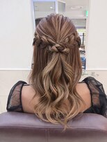 オフ(off)&nbsp;ハーフアップ|お呼ばれ|結婚式|パーティー|推し活|ヘアセット