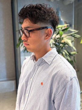 メンズサロン ブロック(Men's Salon bloc) アップバング 刈り上げ ツイストパーマ 眉毛カット 束感 20代