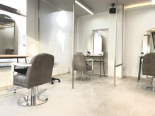 ストーリーエレット 長野2号店(STORY:E elet)の雰囲気(明るい店内、全席半個室なので周囲の目も気にせずリラックス)