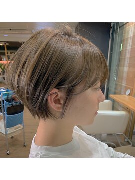 ヘアー ジップ(hair Zip) 小顔ショート&ハイライトで透明感アップ【早稲田新宿】