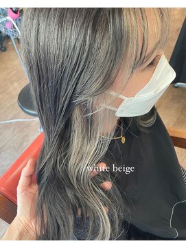 ビヨンドイー(beyond E) ベージュのフェイスフレーミングカラー