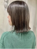 ゼン(ZEEN)&nbsp;〔白髪ぼかし〕立体感ハイライト×外ハネミディ@30代40代50代