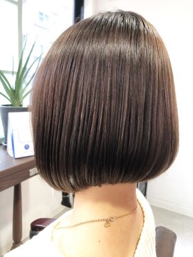 オリオリ ネイ(oli-oli ne'i) 切りっぱなしボブ/フレンチカジュアル/グレージュカラー