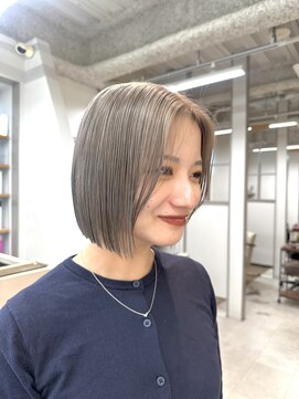 シェノン(Chainon.) グレージュ　ホワイトグレージュ　ハイトーンボブ　博多