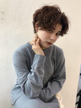 ホロ(hollo) プードルパーマショートウルフパーママッシュパーマ