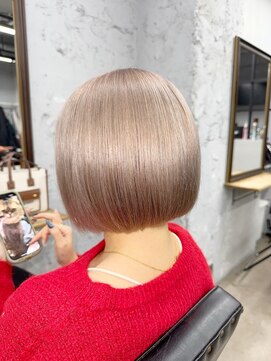 ワン(ONE) シアベージュ×ミニボブ