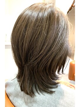 アトラクト(ATTRACT) ミディアムレイヤースタイル