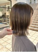 透明感アッシュブラウン外はねカット