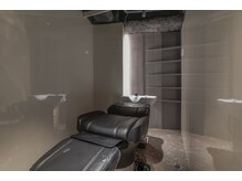 ロッカ 銀座中央通り店(LOCCA)の雰囲気（シャンプー台はフルフラットのシートでゆったりくつろげます。）