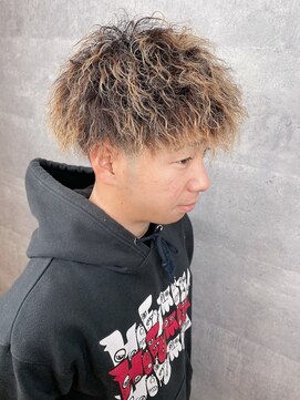 アンダーバーホワイト 天王寺阿倍野店(_WHITE) ツイストパーマ_ハードパーマ_特殊パーマ_ツーブロック