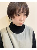 ベージュとショートウルフ。