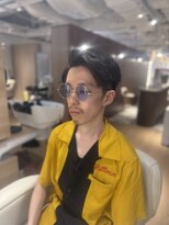 ウノプリールヴァモス(unopulir Vamos)&nbsp;センターパート七三分け分け刈り上げ