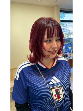 シフト(SHEEFT) 顔回りカットくびれシルエット艶感カラーチェリーレッド