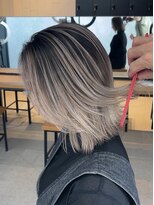 サロウィン 下北沢(SALOWIN) コントラスト強めなホワイトベージュのシャドールーツ