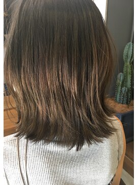 ヘアアイラッシュ リベット(hair eyelash RIVET) 【透け感とツヤ】グロスカラーの長めボブ