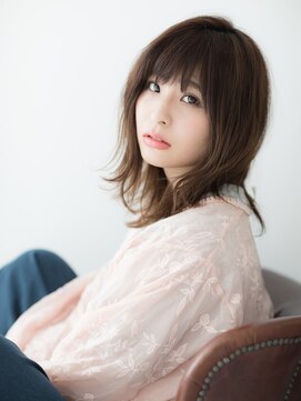 ティファ 銀座(Tiffa) ひし形シルエット厚めバングヴェールウェーブフェザーロング