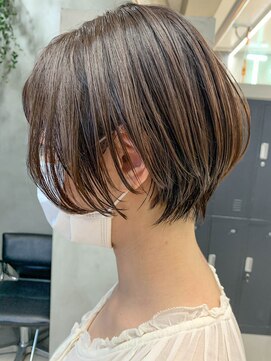 テトヘアー(teto hair) ショートボブ、前下がりショート、アッシュブラウン