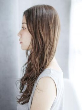 ヘアメイク ナル(hair make nalu) センターパートのナチュラルカールスタイル