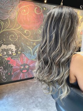 スパークスヘア(Sparks hair) 後ろからの可愛さが半端なく溢れ出てるってなるよね☆