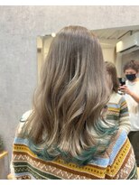 エン(en.)&nbsp;グリーン裾カラー