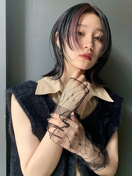 メイカ(MEIKA) 【 ミディアムウルフ ×  ピンクインナーカラー 】 浅野美紀