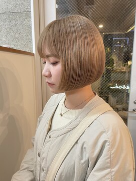 アエタ(Aeta.) くすみベージュ×ミニボブ