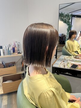 ヘアースパリゾート リアン 燕三条店(Lien) 切りっぱなし　ベージュ×オリーブ
