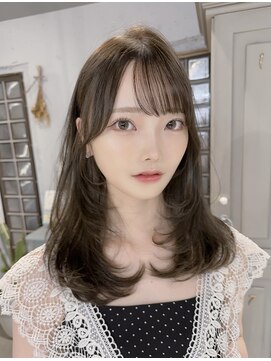 カシュカシュ 表参道(cache cache) レイヤーカットシースルーぱっつん前髪おくれ毛ミディアムロング