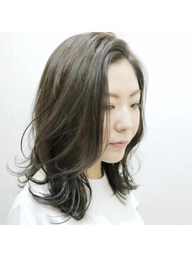 アグラントープ(a Gland taupe) 大人かき上げバング外はねミディ